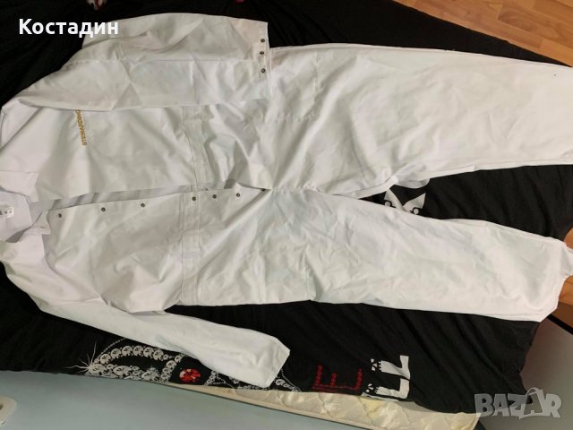 Медицински бели манти и цял бял костюм