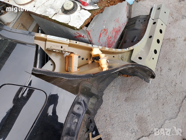 продавам заден десен калник Peugeot 5008