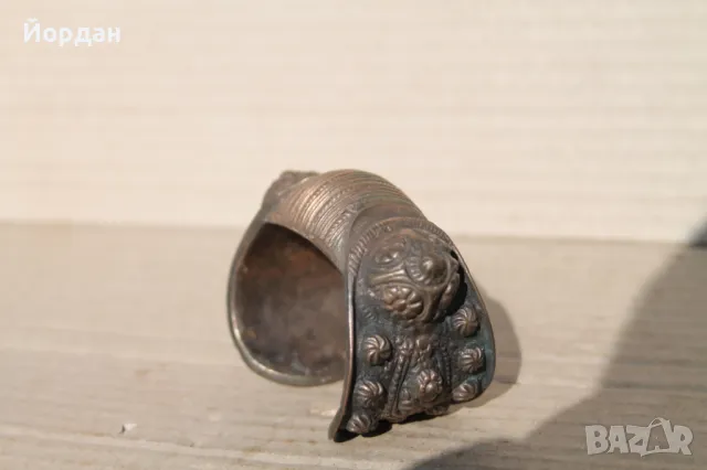 Възрожденска сребърна гривна рогатка