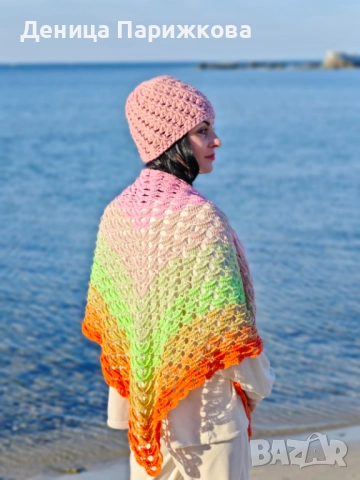 Ръчно плетен триъгълен шал „Нежен полъх“ – ажурна плетка с две лица (УНИКАТ), снимка 5 - Шалове - 52625080