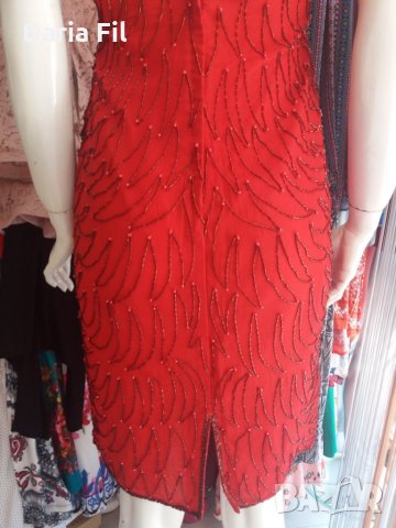 УНИКАЛНО КРАСИВА червена рокля, цялата обшита с червени перлички и синци , снимка 6 - Рокли - 27254367