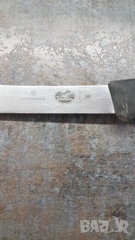 Нож викторинокс , снимка 1 - Прибори за хранене, готвене и сервиране - 44059346