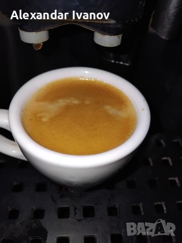 Продавам кафемашина робот с кафе на зърна Delonghi Caffe Corso