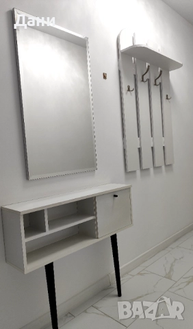 огледало, тоалетка, закачалка, къщичка за ключове