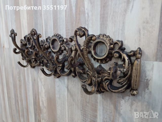 Много запазена ретро автентична закачалка от метал