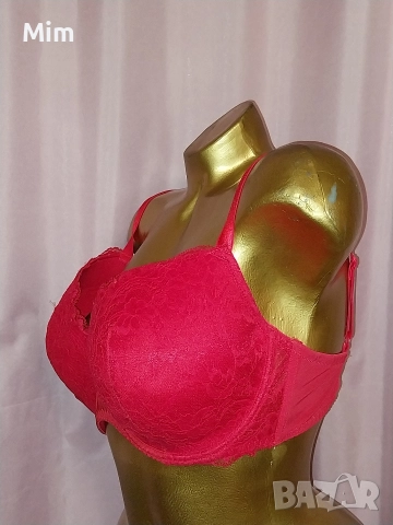 Hunkemoller 85 F Червен дантелен сутиен , снимка 2 - Бельо - 52645987