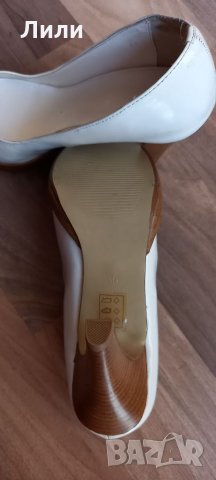 ВЕЛИКДЕНСКО НАМАЛЕНИЕ: Бели лачени обувки на висок ток , снимка 6 - Дамски обувки на ток - 32730426