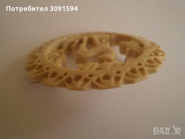 Стара брошка   изработена  от бакелит елен сърна, снимка 5 - Антикварни и старинни предмети - 35389400