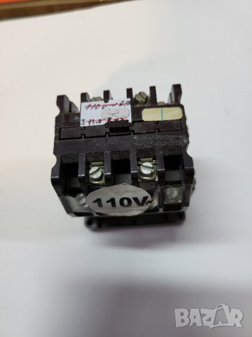 контактор 110 волта променливо с  3 нормално отворени и 2  нормално затворени контакта по  6 ампера 