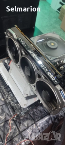 Видеокартата EVGA GTX 1080 Ti 11264MB GDDR5X, снимка 2 - Видеокарти - 53422739