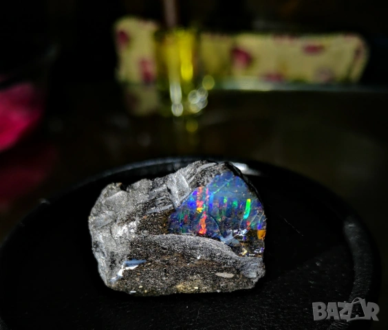 Хондураски опал - рядък с ефект игра на цветове. Полиран директно върху скалата. , снимка 2 - Други ценни предмети - 53519428