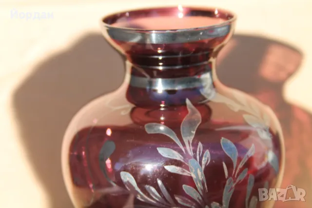 Ваза с вишнево стъкло със сребърна украса /1900-тната година/, снимка 9 - Други ценни предмети - 47580944