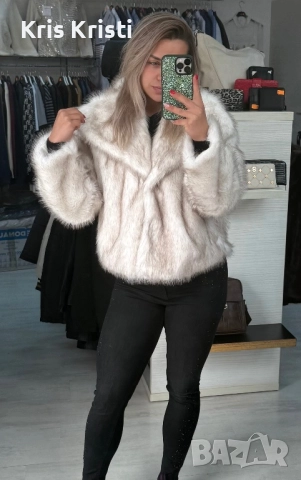 Бяло пухкаво яке 
