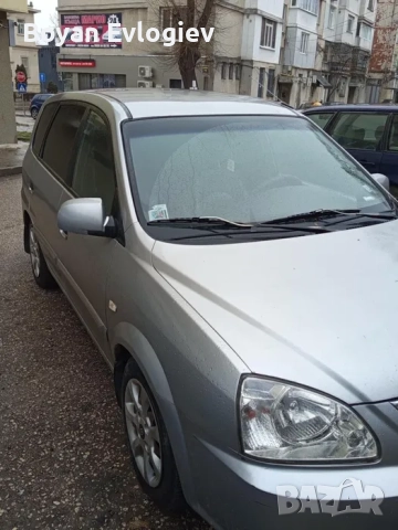 Kia Carens 2.0 CRDI Автомат, снимка 2 - Автомобили и джипове - 52917902