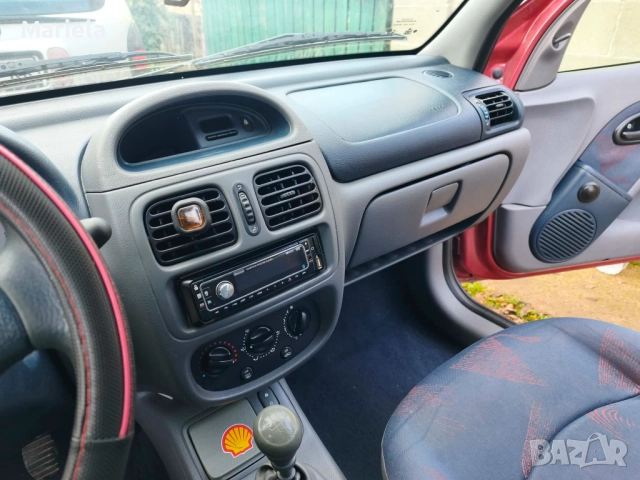 Renault Clio 1.4i, снимка 7 - Автомобили и джипове - 52851188