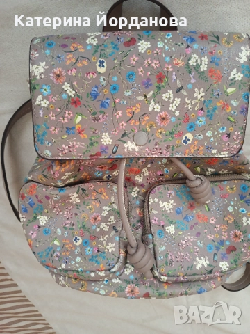Дамска чанта - тип раничка, снимка 3 - Раници - 51549668