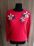 Червен пуловер на цветя, снимка 1
