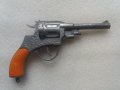 Метален капсов пистолет наган от 70те години!, снимка 1 - Колекции - 43413561