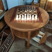 Маса с шахматна дъска, снимка 1 - Маси - 22901337