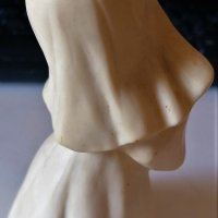 Италия скулптура монахинче с диня А. Сантини, снимка 3 - Колекции - 33489885