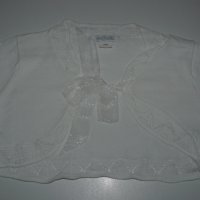 116см Wojcik бяла жилетка, с панделка, тип ръкави – 116см, снимка 2 - Детски пуловери и жилетки - 26645431