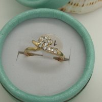 18 К златно покритие позлатен пръстен от медицинска стомана с бели кристали, снимка 6 - Пръстени - 43706934