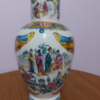 Стара порцеланова ваза в японски стил. Ръчно рисувана, снимка 1 - Антикварни и старинни предмети - 43716753