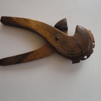 Старинна дървена лешникотрошачка дърворезба , снимка 6 - Антикварни и старинни предмети - 43558373