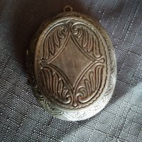 стар медальон, снимка 1 - Колиета, медальони, синджири - 26287792