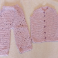 Бебешки елече и панталон ръчно плетени, 9-12м, снимка 1 - Жилетки и елечета за бебе - 44844057