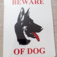 Гланцирана самозалепваща табелка стикер лепенка знак с надпис BEWARE OF DOG за дворна врата и помещ , снимка 1 - Немска овчарка - 33470586