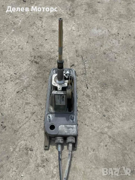 1K0711061A механизъм за скоростен лост с жила от Шкода Октавия хечбек 1.9 ТДИ, 105 кс., 5 ск., снимка 1