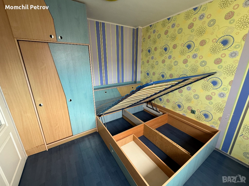 Спалня с гардероб, ракла и повдигаща се скара, снимка 1