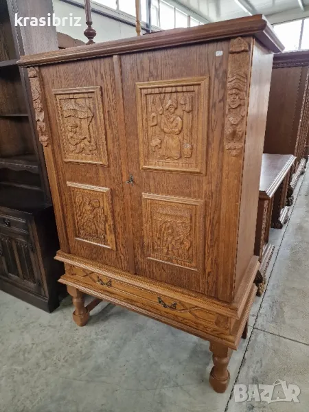 Масивен Шкаф с Дърворезба- внос от Германия! , снимка 1