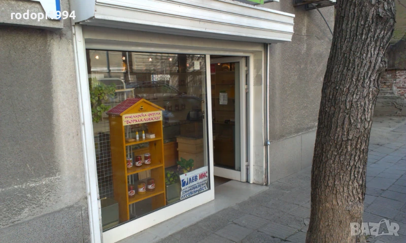 под наем-помещение за магазин-офис-с лице към ул.иван вазов-гарата,пловдив, снимка 1