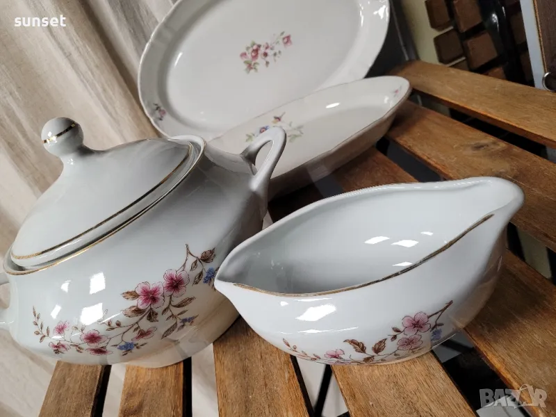 супник+ сосиера+ 2 бр. плата от ПОРЦЕЛАН, България, снимка 1