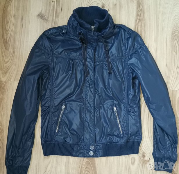 Дамско яке BERSHKA, size M, леко лъскаво, тъмносиньо, много запазено, снимка 1