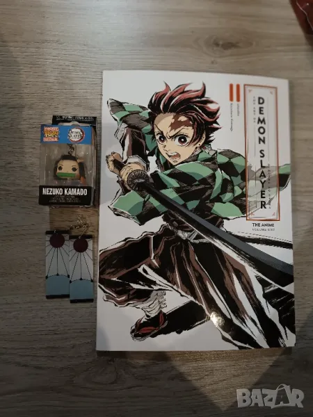 Изкуството на Demon Slayer [Kimetsu no Yaiba] + ключодържател и обеците на Tanjiro, снимка 1