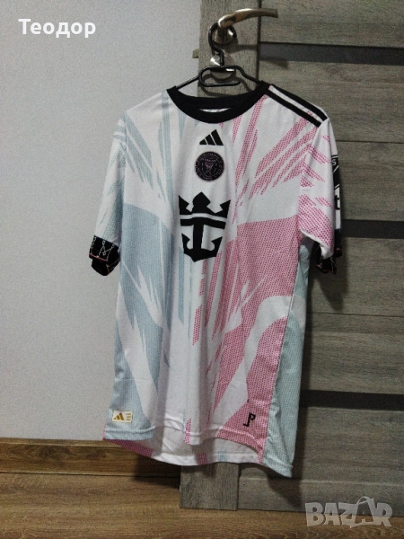 Продавам футболна тениска на Интер Маями на меси отзад.От сезон 2024-25, снимка 1