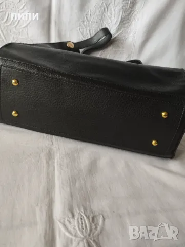 Черна дамска чанта с две дълги дръжки, снимка 5 - Чанти - 47292715