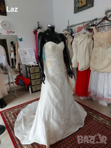 изчистена дизайнерска булчинска рокля, снимка 1 - Сватбени рокли - 37697528