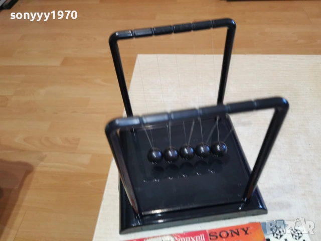 Люлката на Нютон-BLACK 18Х18Х15СМ 1501261032, снимка 6 - Колекции - 53105981