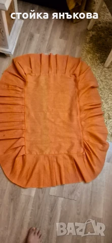 Продавам две оранжеви шалтета за единични легла и 3 покривала, снимка 2 - Покривки за легло - 51223012