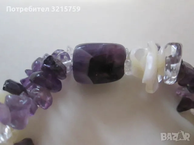 Красива дамска гривна -аметист, седеф и кварц, снимка 2 - Гривни - 50303172