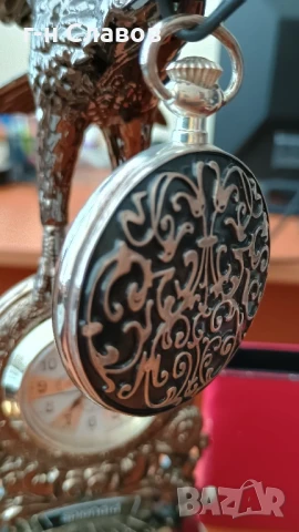 ПОСРЕБРЕН (silver) Cite* с механизъм за ръчно навиване и с флорален гравиран заден капак!, снимка 4 - Джобни - 51102076