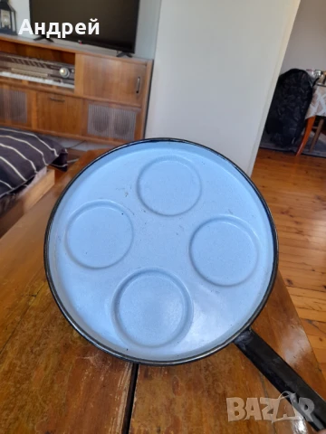 Стар Емайлиран тиган за яйца на очи, снимка 2 - Други ценни предмети - 50487406