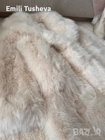 Пухкаво бяла/екрю палто Bershka, снимка 10 - Палта, манта - 50288342