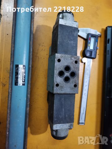 Продавам 2 бутилки на завод хидравлика и група клапани за управление, снимка 4 - Резервни части за машини - 32228035