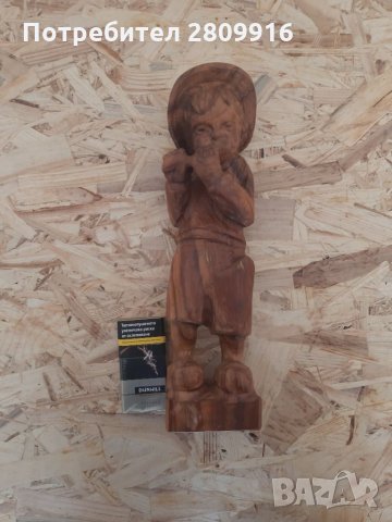 Статуя на музикант, дърворезба 