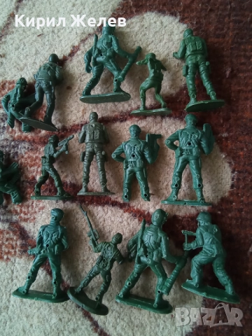 Войници пластмасови 12 броя 25246, снимка 7 - Колекции - 52107017
